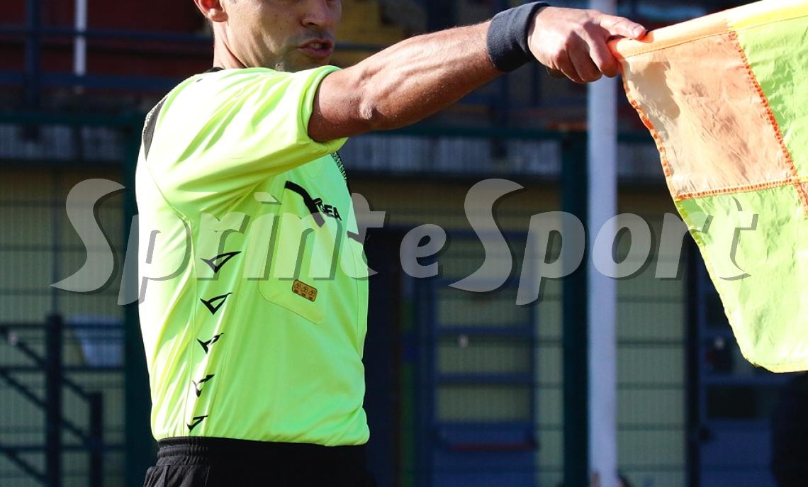 Guardalinee "di casa" e gol annullato: «Sconfitta che sa di marcio»