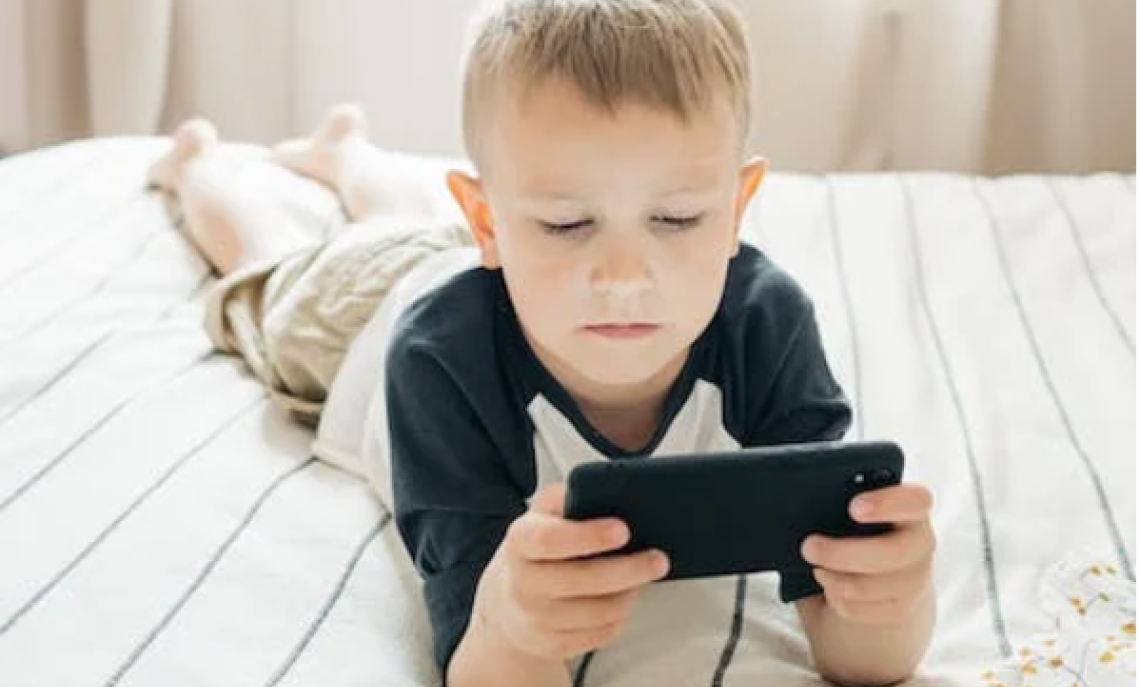 Il mondo dei giovani e l'influenza dei media. L'importanza dell'esempio degli adulti