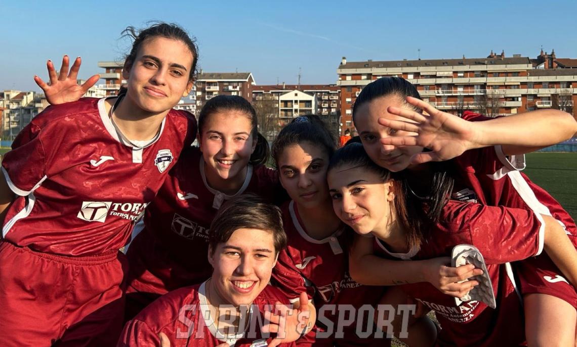 Giorgia Testa, Sara Monteverde, Annalisa Saronni, Federica Esposito, Federica Tavella e Ilenia Montanini