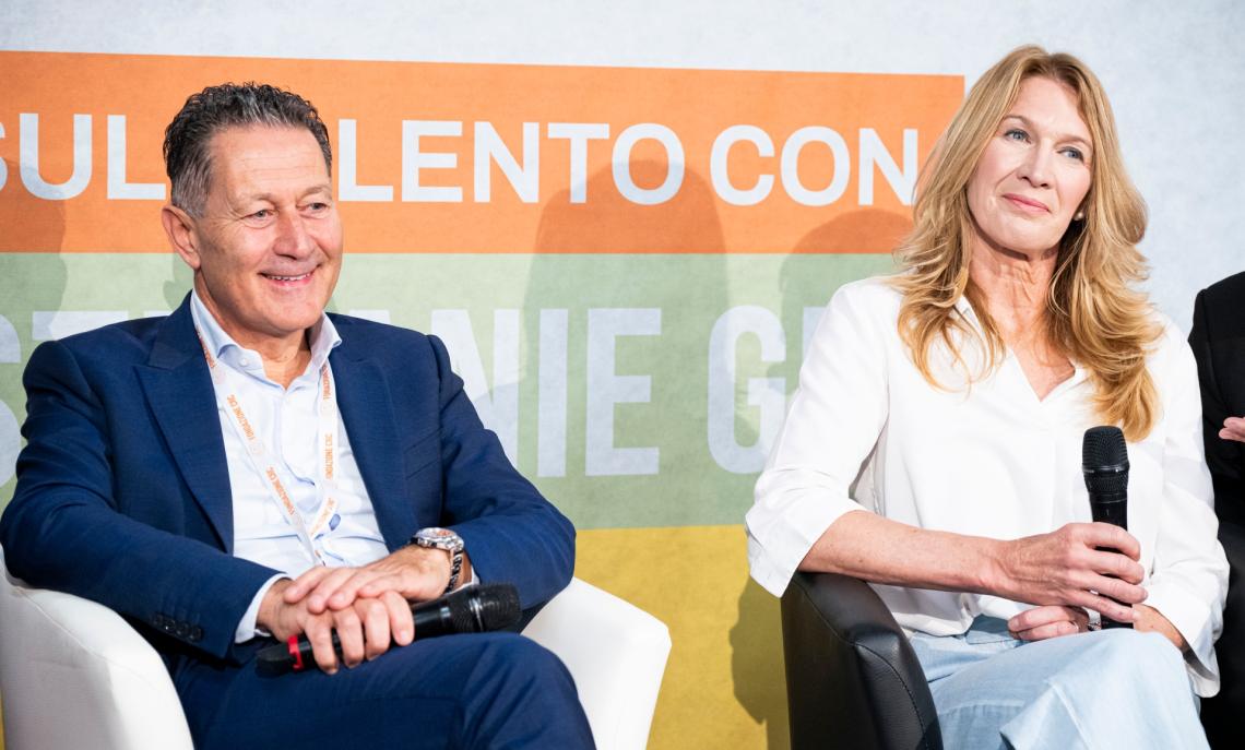 Al Palazzetto dello Sport di Cuneo la Fondazione CRC ha organizzato la quinta edizione dell'iniziativa 'Dialoghi sul talento' con i due ex tennisti Andrè Agassi e Steffi Graf
