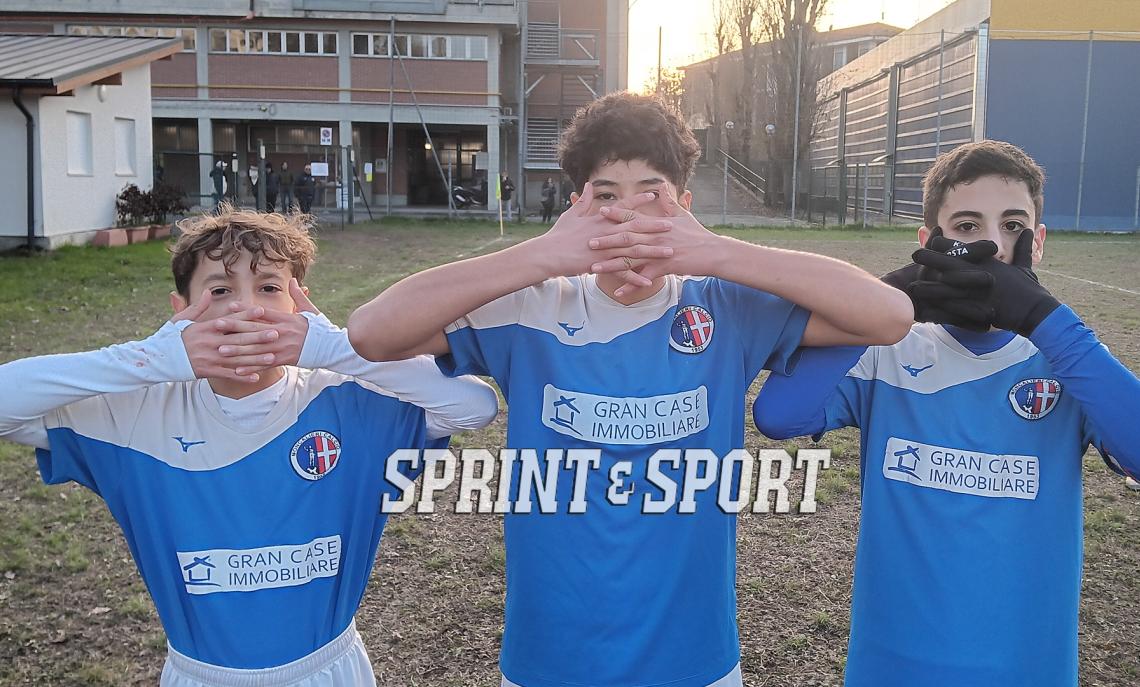 Under 14 provinciali Absolute La Loggia - Moncalieri 1-4: in foto l'esultanza dei migliori della partita Daniel Gariglio, Juan Osorio e Daniele Parisi