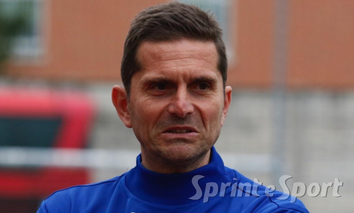 Dopo gli insulti alla moglie, sorella di Gigi Buffon, la contestazione e lo ‘storico’ ko per 6-1 il tecnico non lascia e tira dritto. In foto Stefano Turi