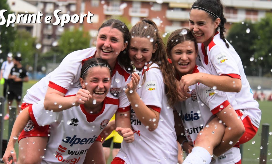 Under 19 femminile, semifinale unica, Accademia Torino-Sudtirol 0-3: l'esultanza finale delle altoatesine (foto Cassarà)