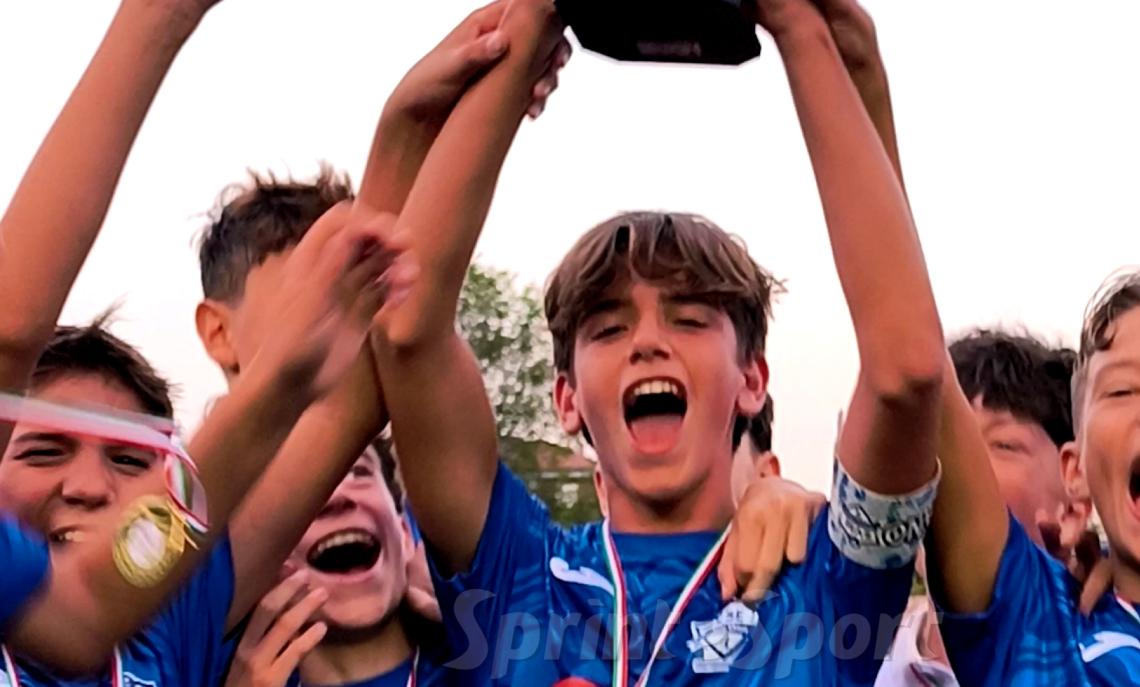 Under 14 Grande Slam, finale: Vinovo Sport-Cenisia 6-5 dopo i calci di rigore, il capitano Federico Di Fiore alza la Coppa