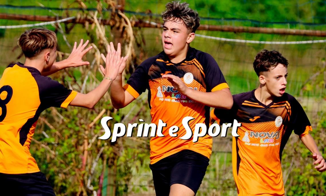 Under 15 Provinciali Torino Girone D, Olympic Collegno-Tetti Rivalta 2-1: l'esultanza di Alessandro La Barbera per il gol che decide la partita (foto Olivia Rigazzi)