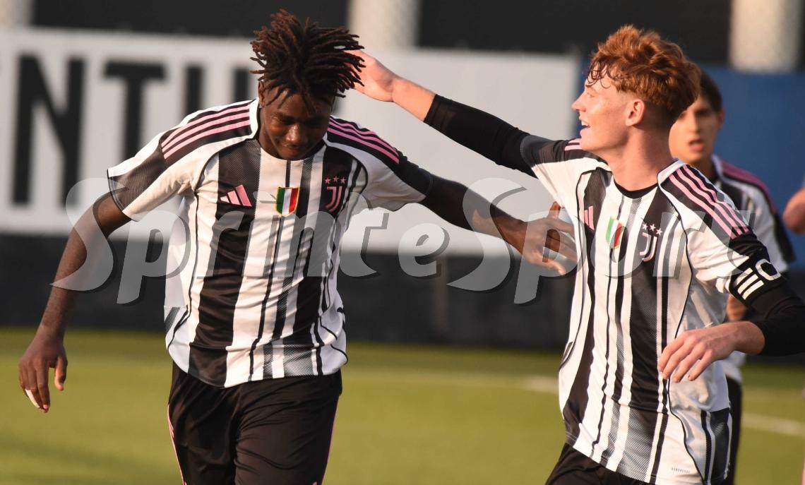 Under 16 A-B • Juventus-Torino: La fotogallery del successo della Juventus sui cugini del Torino per 5-2 a Vinovo: le immagini più belle scattate da Girolamo Cassarà