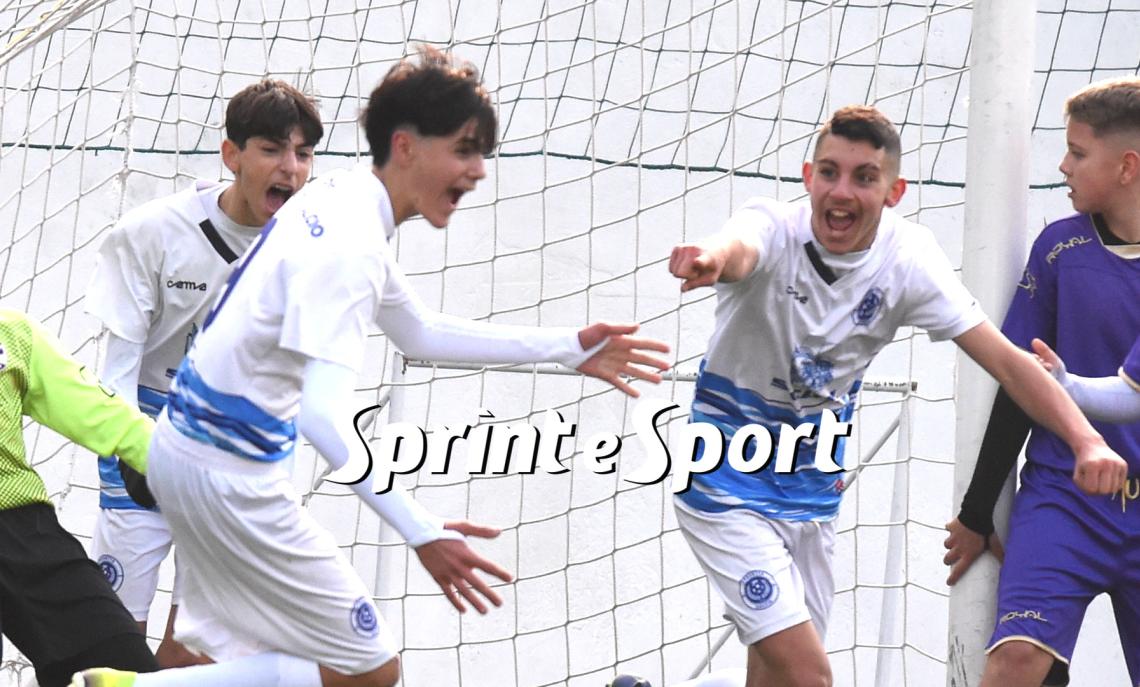 Under 14 Provinciali Torino, Girone C: Virtus Cenisia-Crocetta 1-1, l'esultanza di Oliver Zaccaria, Andrea Serino e Kevin Lito per il gol dello 0-1 (foto Cassarà)