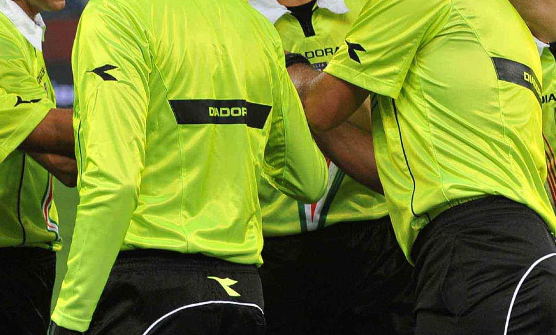 Clamoroso! Al convegno 'Essere arbitri in campo e nella vita' squalificato un arbitro: insulti e offese a un altro arbitro!