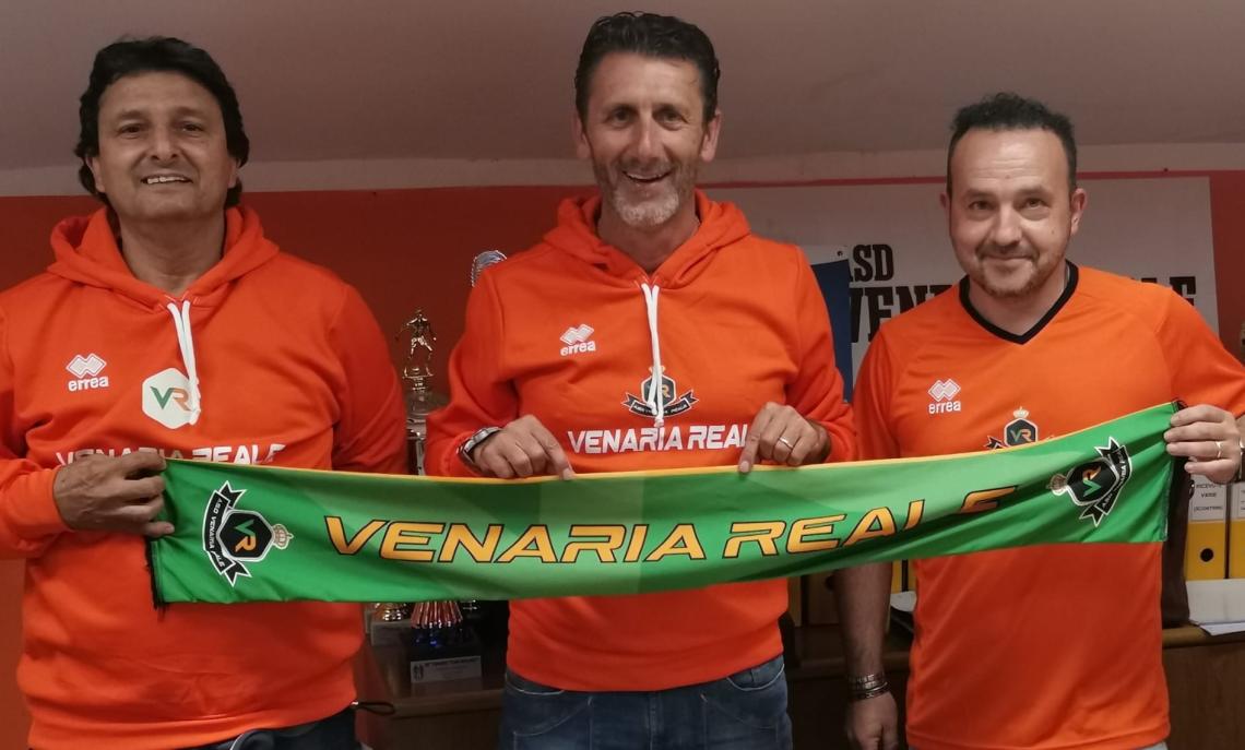 Daniele Giannatempo in compagnia del responsabile della Scuola Calcio Giovanni Ragno e del direttore tecnico Roberto Virardi