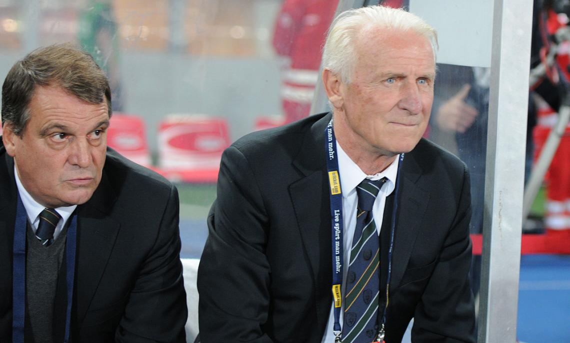 Rituali nel mondo del calcio: Giovanni Trapattoni con alla sinistra Marco Tardelli (foto wikipedia.org)
