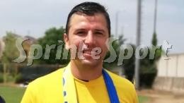 Targa-ricordo dalla società per i 73 gol, con altri 2 capolavori su punizione ringrazia, saluta e aggiorna il conto