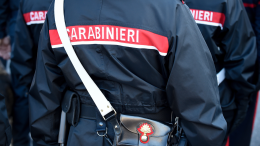 Carabinieri a sirene spiegate, e non finisce qui