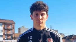 Il portiere insuperabile che si sdoppia ogni weekend: ha subito solo 3 gol ed è titolare anche in Primavera