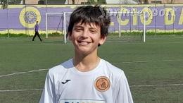 Si inventa portiere, poi lascia i guantoni e segna il gol più bello di tutto il match