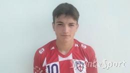 È un gol strepitoso: segna direttamente da calcio d'angolo e strappa il pareggio