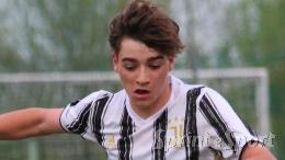 L'ex Juventus è da applausi: a 17 anni debutta tra i grandi a testa alta contro la big del girone