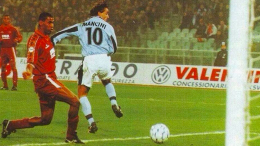 Il colpo di tacco non esiste, ma nel calcio fa spesso gol
