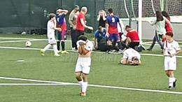 Paura fortissima, calciatore 2010 sviene in campo, allenatore e dirigente gli salvano la vita 