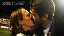 Saluti e baci dalla neopromossa, abbracci, lacrime e festa per tutta la notte