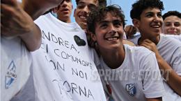 Vincono il campionato a 8 minuti dalla fine, i ragazzi dedicano la vittoria al loro dirigente