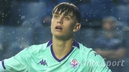 A 17 anni esordisce in Serie A con la sua squadra del cuore e fa una grande parata sull'attaccante della Nazionale