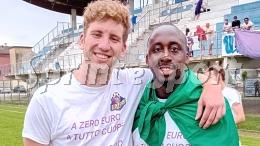 Festeggiano una promozione pazzesca e ricordano il loro ex allenatore: «Dedicata a Giorgio Rotolo»