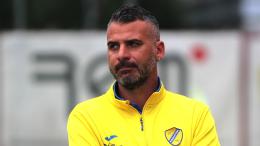 È l'uomo dei miracoli: prende una squadra senza speranze e la porta ad un passo dalla finale Scudetto