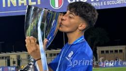 Segna da difensore nella partita della vita: il poeta-calciatore è Campione d'Italia!