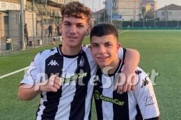 La doppietta del terzino goleador vale  la vetta della classifica, partenza sprint con tre gol in cinque minuti
