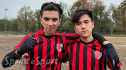 È un finale sensazionale! I rossoneri la ribaltano all'ultimo minuto e volano in testa alla classifica
