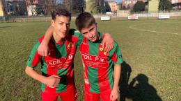 La capolista resiste con un uomo in meno e vince il big match, dieci su dieci per la regina di Milano