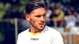 Che colpo! L'attaccante da 40 gol che ha fatto le fortune di una piccola realtà cambia squadra