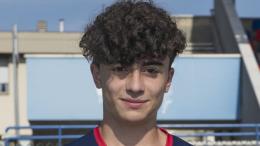 A soli 17 anni è titolare e segna 4 gol con i grandi, la città di 362mila abitanti è pronta a portarlo in Serie A