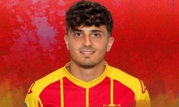 Fa gol, saluta i compagni e se ne va in un'altra squadra: la curiosa domenica del centrocampista