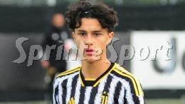 Due doppiette, un gol da metà campo e primo posto in solitaria: è settebello per una super Juve