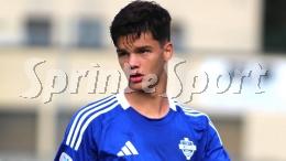 Ha 19 anni, gioca già in Serie A e viene chiamato in Nazionale: il difensore è la stella del club più ricco d'Italia