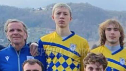 Due gol all'esordio, ma è paura in Coppa: testata contro un muretto, giocatore in ospedale 