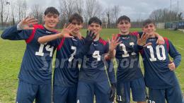 Prova di forza in casa della favorita: goleada con 5 reti e lotta al titolo riaperta 