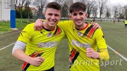 È il derby perfetto! Doppietta dell'ex, una magia a giro e primo posto riconquistato