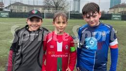 I padroni di casa vanno avanti, ma un rigore parato e un gol allo scadere decretano il pareggio finale