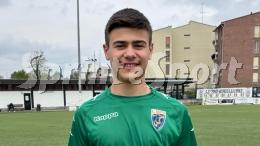 Abbassa la saracinesca e decide lo scontro tra fanalini di coda: il portiere è in versione Superman