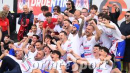 Lacrime, abbracci e bandiere rossoblù: la Druentina chiude l'impresa dell'anno