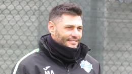 Fino alle stelle! Il Campione del Mondo prende la squadra sul fondo e compie un miracolo