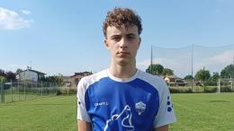 Tre espulsi e un gol del difensore in una partita assurda: la salvezza si decide all'ultimo