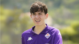 Suo padre è una leggenda del calcio italiano, lui manda la sua squadra in semifinale con una rovesciata!