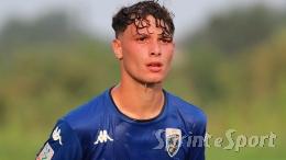 Entra dalla panchina e segna 3 gol in 3 minuti: il talento di 17 anni che fa impazzire tutti