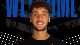 Il giovane attaccante di talento cerca minuti e soprattutto gol, la città di 74mila abitanti fa il colpaccio