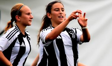 Under 15 femminile, Semifinale Scudetto andata, Juventus-Fiorentina 3-2: l'esultanza di Martina Battocchio per il rigore del 2-1 (foto Cassarà)