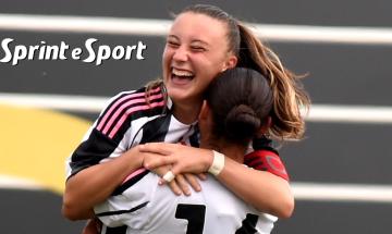 Primavera 1 Femminile, prima giornata: Juventus-Cesena 7-0, l'esultanza di Martina Tosello e Elisa Bertero per il gol della capitana (foto Cassarà)