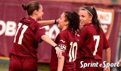 Under 19 femminile, Torino-Baveno Stresa 13-0: l'esultanza di Nicole Grieco, Nicole Nardi e Francesca Bessone (foto Cassarà)